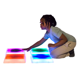 Child playing with the Gel Step 'N Glow - Set of 4