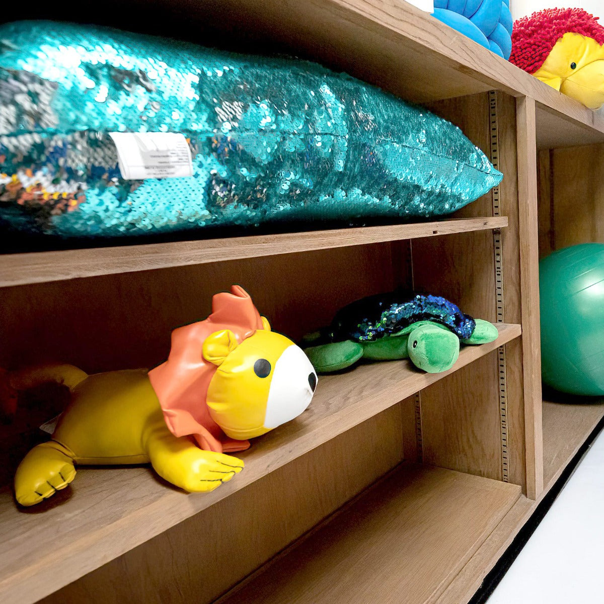 Leo the Weighted Lion