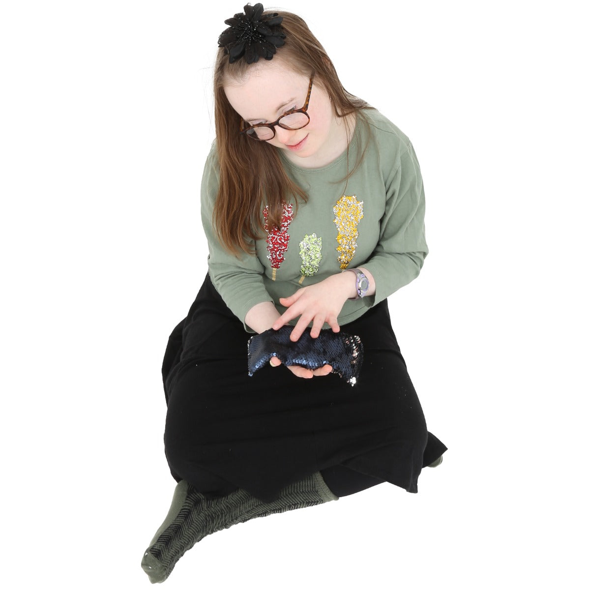 Girl using the Weighted Sequin Fidget